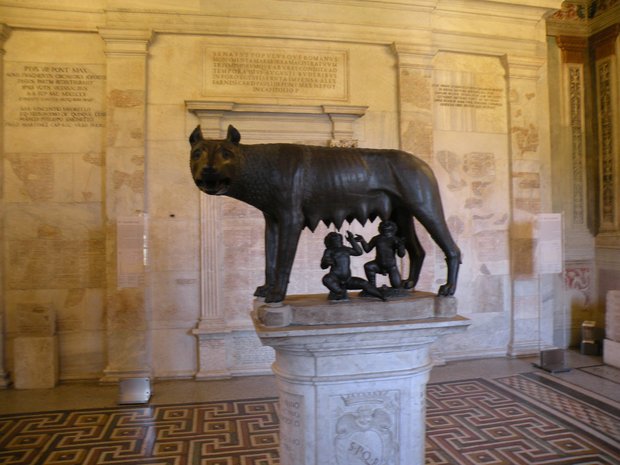  La louve et les deux jumeaux, Remus et Romulus